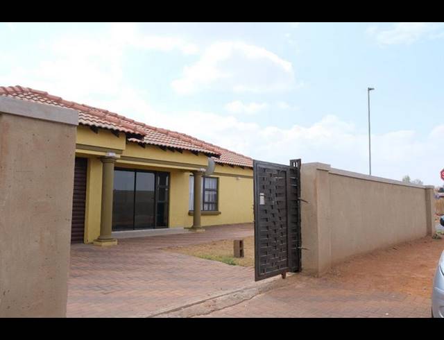 3 BEDROOM HOUSE FOR SALE IN DAWN PARK EXT